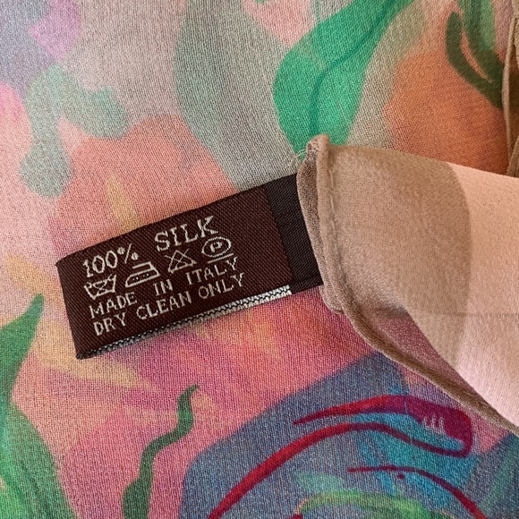 Beautiful silk scarf - Picture 3 of 3